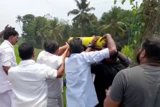 k rail protest kozhikode  Silverline project Kerala  കെ റെയിലിനെതിരെ പ്രതിഷേധം  കോഴിക്കോട്‌ പ്രതിഷേധം ശക്തം  കെറെയില്‍ കല്ലിടല്‍ മാറ്റിവച്ചു