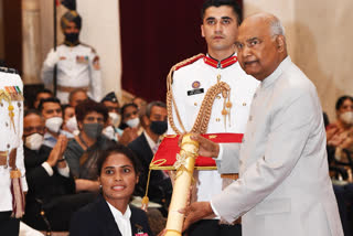 Vandana Katariya receives Padma Shri, President presents Padma Shri to Vandana Katariya, Vandana Katariya news, India sports awards