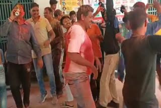 Policemen obscene dance in Barwani police station