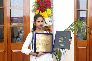 V. Tejaswini bagged 9 gold medals and 10 cash prizes in BA