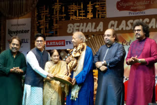 hariprasad ghaurasia honored at the behala classical festival