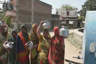Water problem in Mehsana district: મહેસાણાના છેવાડાના ગામડાઓમાં લોકોને આંખે પાણી આવ્યું પણ માટલામાં નહીં