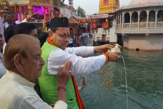 Cm dhami performs ganga aarti