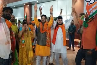 यूपी विधानसभा चुनाव 2022 में बीजेपी की जीत पर खुशी मनाते मुस्लिम