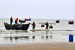 The Sri Lankan Navy on Thursday arrested 16 Indian fishermen from Tamil Nadu for alleged violation of its maritime boundary, officials here said.
