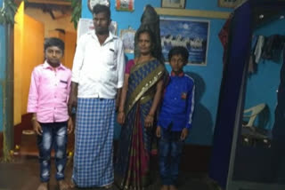 Four of a family killed in Karnataka's Chitradurga  Private bus collides with a bike in karnataka  കര്‍ണാടകയില്‍ ബസ് അപടകത്തില്‍ നാല് മരണം  ചിത്രഗുഡയില്‍ ബസ് അപകടത്തില്‍ നാല് മരണം  ബസ് ബൈക്കിലിടിച്ച് കുടുബത്തിലെ നാല് പേര്‍ മരിച്ചു