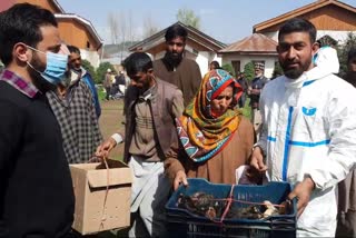 Awareness cum training program in Handwara: محکمہ انیمل ہسبنڈری کی جانب سے چوزے، فیڈ اور فیڈر تقسیم