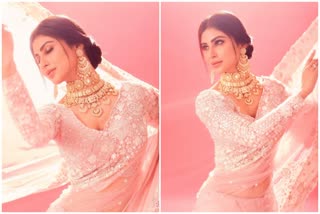 Mouni Roy looks sensational in baby pink saree  mouni roy in saree  mouni roy hot pictures  bollywood news updates  സാരിയിൽ മൗനി റോയ്  മൗനി റോയ്  മൗനി റോയ് പുത്തൻ ഫോട്ടോഷൂട്ട്