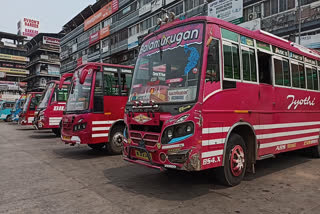 PRIVATE BUS STRIKE KERALA  വടക്കൻ കേരളത്തിൽ സ്വകാര്യ ബസ് സമരം പൂർണം  PRIVATE BUS STRIKE KOZHIKODU  ബസ് സമരത്തിൽ ദുരിതത്തിലായി യാത്രക്കാർ  സ്വകാര്യ ബസുടമകൾ നടത്തുന്ന അനശ്ചിതകാല സമരം