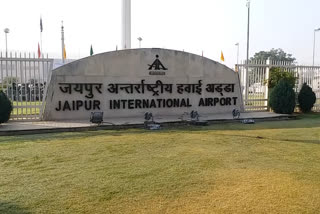 Jaipur International Airport Gold Smuggler caught  Smuggler caught with 19 lakhs 45 thousand worth gold  etv bharat rajasthan news  etv bharat rajasthan news  rajasthan hindi news  jaipur latest news  ಜೈಪುರದಲ್ಲಿ ದ್ರವರೂಪದಲ್ಲಿದ್ದ ಬಂಗಾರವನ್ನು ಪತ್ತೆ ಹಚ್ಚಿದ ಕಸ್ಟಮ್ಸ್​ ಇಲಾಖೆ  ಕಳ್ಳಸಾಗಣೆಗಾರ ಜೊತೆ ರಿಸೀವರ್​ನನ್ನು ಬಂಧಿಸಿದ ಕಸ್ಟಮ್ಸ್​ ಇಲಾಖೆ  ದುಬೈನಿಂದ ಚಿನ್ನ ಹೊತ್ತುಕೊಂಡು ಜೈಪರಕ್ಕೆ ಬಂದ  ಜೈಪುರ ವಿಮಾನ ನಿಲ್ದಾಣ ಸುದ್ದಿ