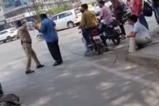 rickshaw driver beaten by police in Indore