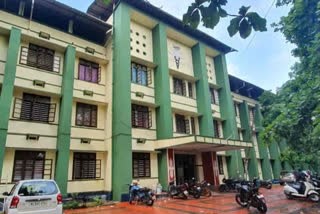 kozhikode medical college hostel wardens resigned  raging in kozhikode medical college  students wardens conflict in Kozhikode medical college  കോഴിക്കോട് മെഡിക്കല്‍ കോളജിലെ ഹോസ്റ്റല്‍ വാര്‍ഡന്‍മാര്‍ രാജിവച്ചു  കോഴിക്കോട് മെഡിക്കല്‍ കോളജിലെ റാഗിങ്  വിദ്യാര്‍ഥികളും വാര്‍ഡന്‍മാരും തമ്മിലുള്ള പ്രശ്ന്നം കോഴിക്കോട് മെഡിക്കല്‍ കോളജില്‍