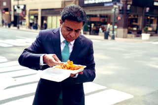 ktr eat street food at new york