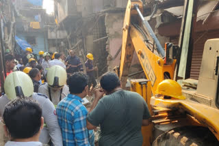 Two houses collapse in Kandivali, three injured, one killed