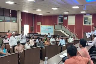councilors-ruckus-in-kashipur-municipal-corporation-board-meeting
