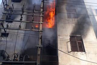 massive-fire-breaks-out-in-plastic-factory-of-bawana-industrial-area-in-delhi