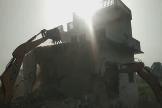 Bijawar criminal house demolished with bulldozer