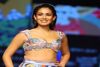 Lakme Fashion Week: ଜଲୱା ଦେଖାଇଲେ ମୀରାଙ୍କ ସହ ଅନେକ କଳାକାର