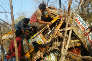 Trailer crashed in Ramgarh