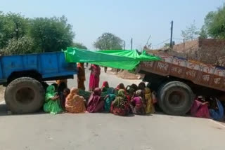 After murder family members road block