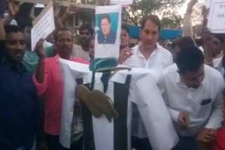 Activists of Hindu organizations burn an effigy of Prime Minister of Pakistan in capital