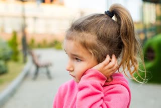 बच्चों में आम है कान में दर्द की समस्या, ear pain problem in kids, kids health tips, how to clean kids ears, ear infection in children