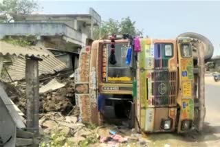 soil lorry rushed to the houses