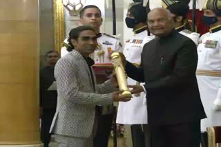 Tokyo Paralympics gold medalist shuttler Pramod Bhagat receives Padma Shri award from President Ram Nath Kovind