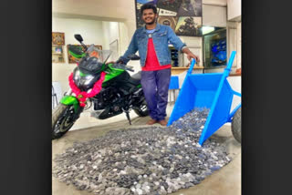 Tamil Nadu youth pays 2.6 lakh in Re 1 coins to buy dream bike