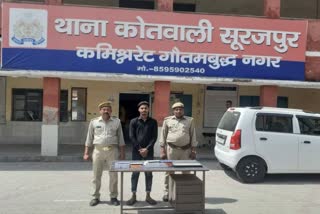 Noida Police arrested accused of theft selling stolen goods in Mumbai