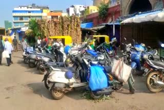 Seven years old girl died by tempo accident in City Market at Bangalore