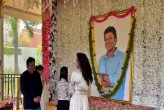 Director RGV visited Puneeth grave