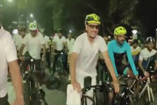 Surat Police Cycle Patrolling: સુરત પોલીસે સ્થાનિકો લોકો સાથે રાત્રે સાયકલ પેટ્રોલિંગની પહેલ શરૂ કરી