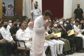 Watch: Sonu Nigam, Paralympians Pramod Bhagat and Sumit Antil conferred Padma Shri