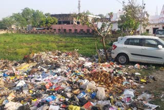 Garbage dumping in Vishram Sarovar in Buxar