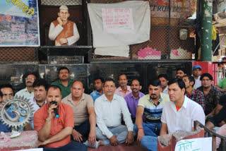 Traders protests against Uttarkashi municipality administration