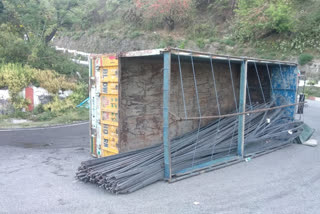 truck full of bars overturned on Mussoorie-Dehradun road