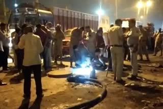 दिल्ली में चार लोग सीवर में गिरे, बचाव कार्य जारी