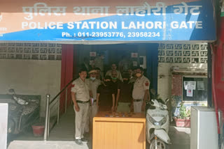 lahori gate police arrested snatcher in delhi