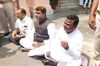 aimim-mla-akhtarul-iman-marshalled-out-from-bihar-assembly