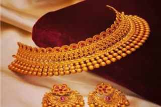 gold price in kerala  reasons for gold price fluctuations  How ukraine russia war affects gold price  കേരളത്തിലെ സ്വര്‍ണവില  സ്വര്‍ണ വില കുറയാനുള്ള കാരണങ്ങള്‍  യുക്രൈന്‍ റഷ്യ യുദ്ധം എങ്ങനെ സ്വര്‍ണ വിലയെ ബാധിക്കും