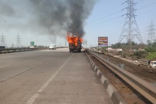 truck caught fire suddenly due to heat