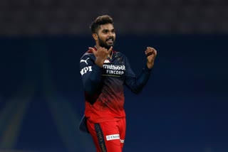 hasaranga  rcb vs kkr  ipl 2022  ipl live updates  ipl live score  IPL 2022 | നടുവൊടിച്ച് ഹസരങ്ക; കൊല്‍ക്കത്തക്കെതിരെ ബാഗ്ലൂരിന് 129 റണ്‍സ് വിജയലക്ഷ്യം  IPL 2022 Kolkata knight riders set 129 runs target against royal challengers Bangalore  IPL 2022 Kolkata knight riders vs royal challengers Bangalore live updates  ഇന്ത്യന്‍ പ്രീമിയര്‍ ലീഗില്‍  കൊല്‍ക്കത്ത നൈറ്റ് റൈഡേഴ്‌സ്  ബാംഗ്ലൂര്‍ റോയല്‍ ചലഞ്ചേഴ്‌സ്