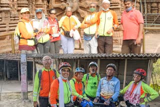 old woman nirupama bhave from pune travels on bicycle  old woman travels on bicycle in pune  nirupama bhave travel  നിരുപമ ഭാവെ സൈക്കിൾ യാത്ര  സൈക്കിൾ സവാരി