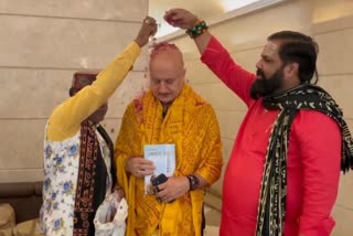 Pandith Performed pooja of Anupam Kher