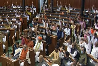 Opp protest in Lok Sabha over fuel price hike  protest in Lok Sabha over fuel price hike  protest against petrol hike  Fuel price protest  ലോക്‌സഭ  ഇന്ധനവിലവര്‍ധനവ്  ഇന്ധനവിലവര്‍ധന പ്രതിഷേധം