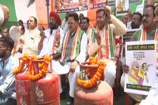 Congress protest against inflation in Raipur