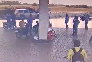Miscreants open fire at Itawa petrol pump