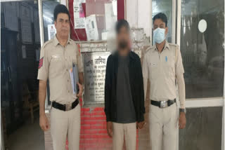 महिलाओं के सूट चोरी मामले में पुलिस ने एक युवक को पकड़ा