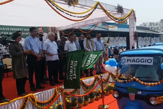 Kejriwal flagged off electric auto